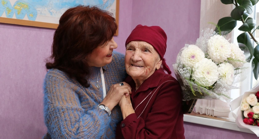 Фото к статье: В Чебоксарском районе поздравили со 100-летним юбилеем учительницу немецкого языка