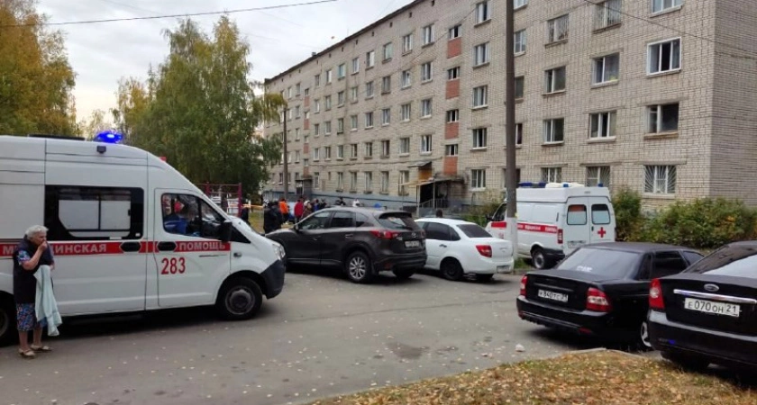Фото к статье: В Чебоксарах из горящей пятиэтажки спасли 13 человек