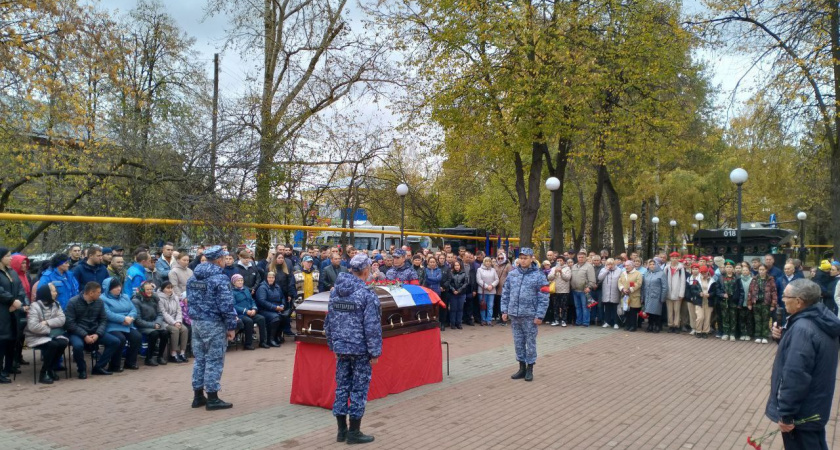 В Канаше в последний путь проводили бойца, отдавшего жизнь ради мирного будущего