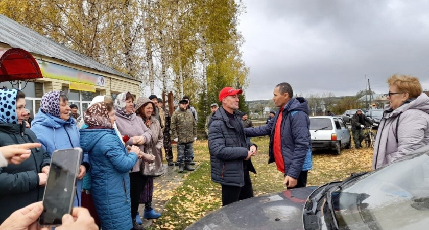 В Батыревском районе глава сельского поселения ушел на СВО добровольцем: провожали всем селом 