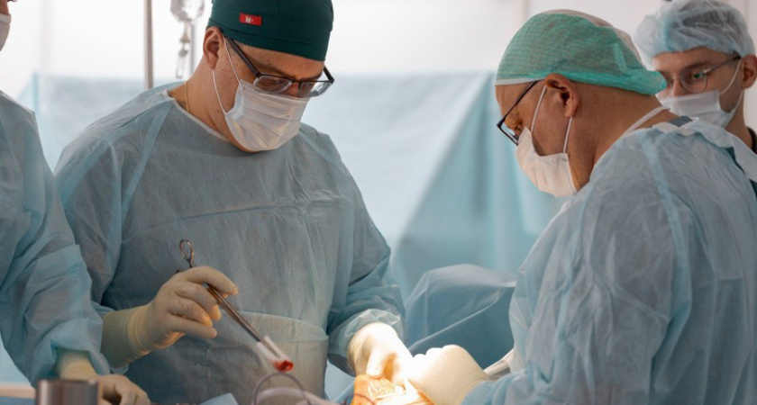 Ракового пациента в Чебоксарах избавили от двух заболеваний с помощью двойной операции