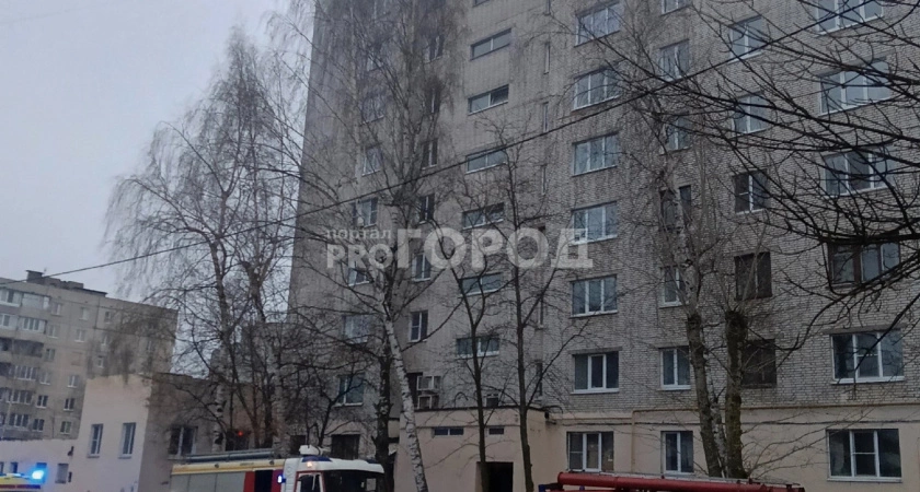 Фото к статье: В больницы доставили пять жителей дома в Чебоксарах, где горела квартира