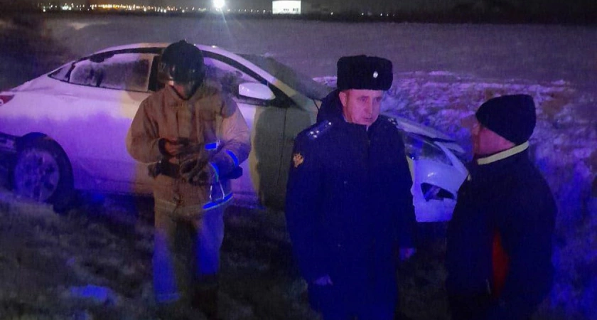 Фото к статье: В Чувашии на М7 легковушка с детьми попала в ДТП