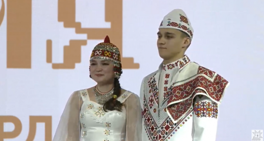 Чебоксарцы сыграли чувашскую обрядовую свадьбу с плясками и плачем невесты в Москве