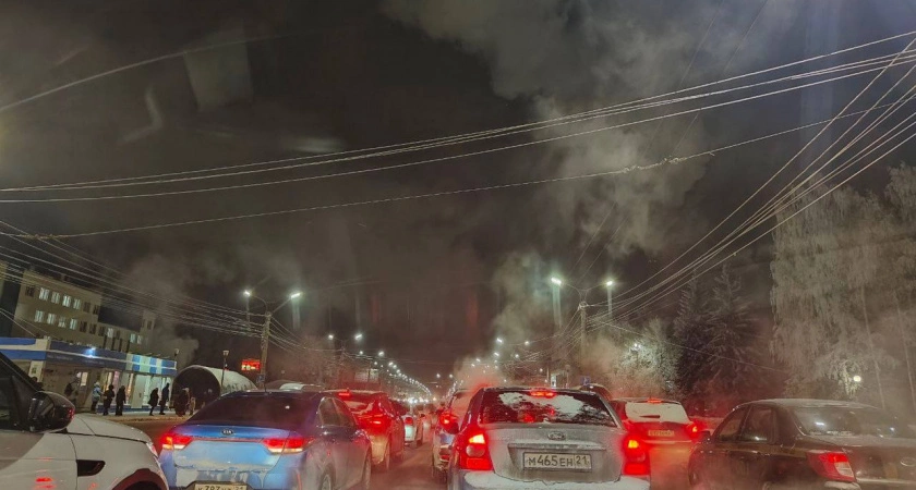 Фото к статье: Чебоксарские дороги встали в 9-балльных пробках