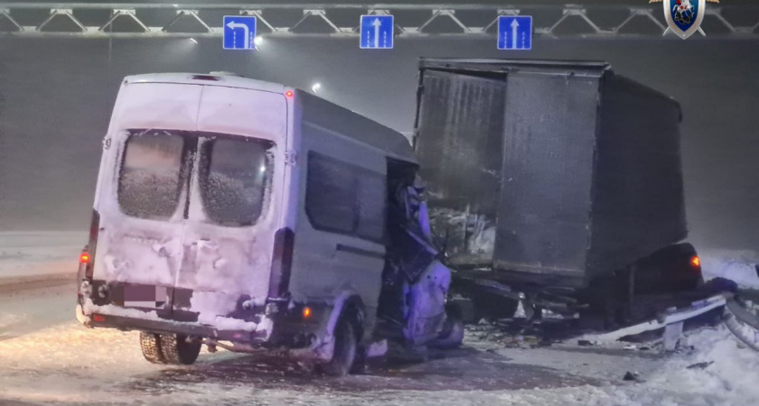 Следователи проводят проверку по ДТП маршрутки и грузовика в Чувашии