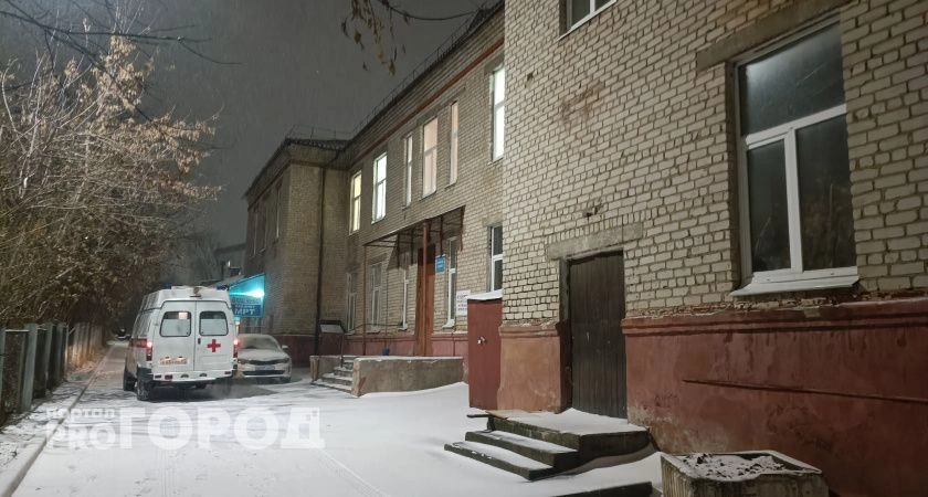 Фото к статье: В Чувашии в новогоднюю ночь два парня получили травмы после запуска пиротехники