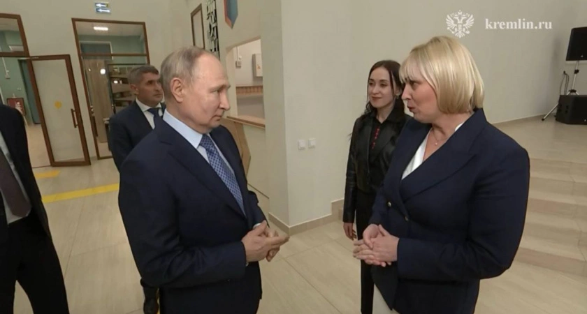 Фото к статье: Путин в Цивильске: "Приятно смотреть, что деньги никуда не исчезают, а вкладываются куда надо"