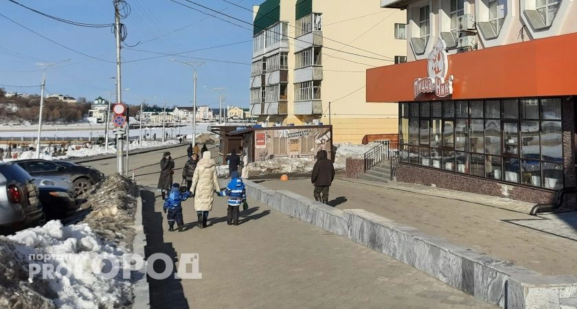 Фото к статье: Чебоксарская семья назвала восьмого ребенка библейским именем "шестикрылый ангел"
