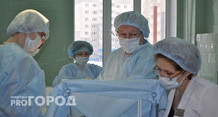 Фото к статье: В Чувашии врачи спасли молодую маму с младенцем, подарив ей шанс родить снова