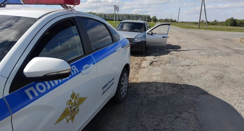 Фото к статье: В Чувашии на 30 000 рублей оштрафовали отца 22-летней девушки за ее бесправную езду
