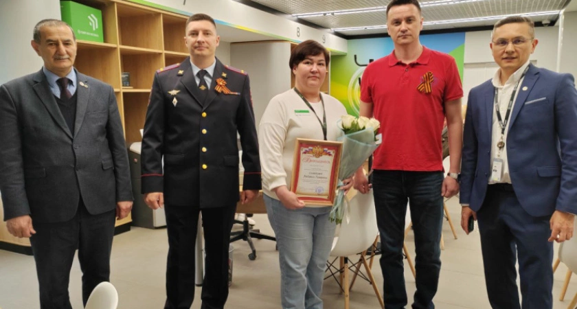 Фото к статье: В Чебоксарах сотрудница банка спасла от преступников более двух миллионов рублей