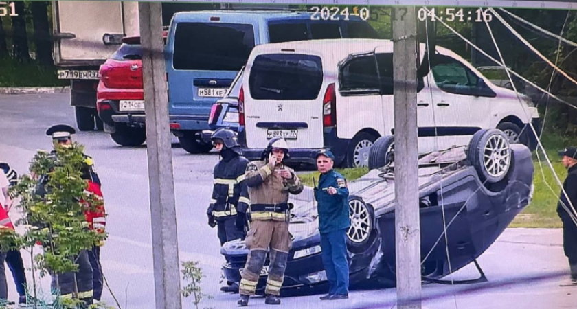 За рулем перевернувшейся в Чебоксарах иномарки оказался 18-летний пьяный парень