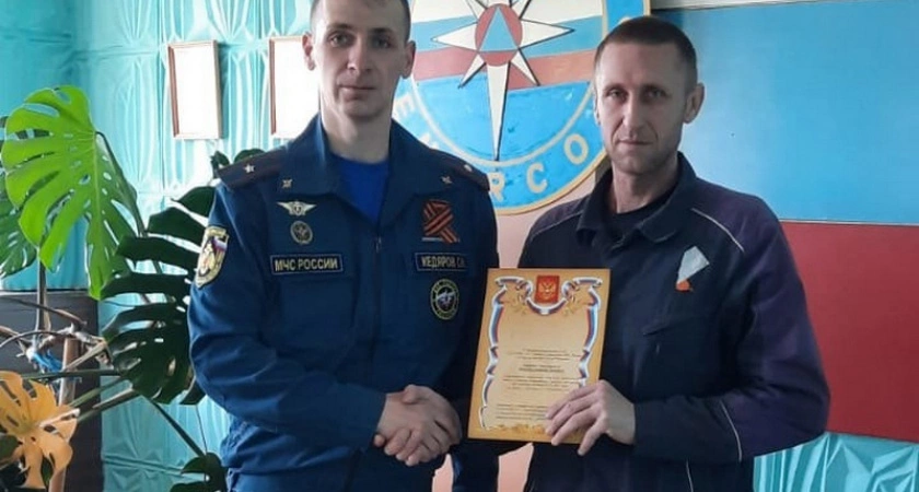 Фото к статье: Житель Чувашии не дал утонуть упавшему в колодец мужчине до приезда спасателей