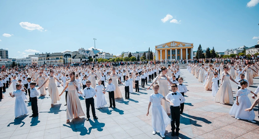 Фото к статье: Фиксики, детская дискотека и полонез под открытым небом: афиша на 1 июня в Чебоксарах