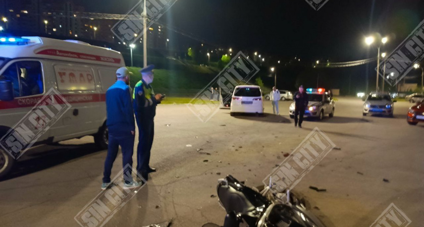 В Новочебоксарске на набережной произошло ДТП:  мотоциклист и пассажир доставлены в больницу