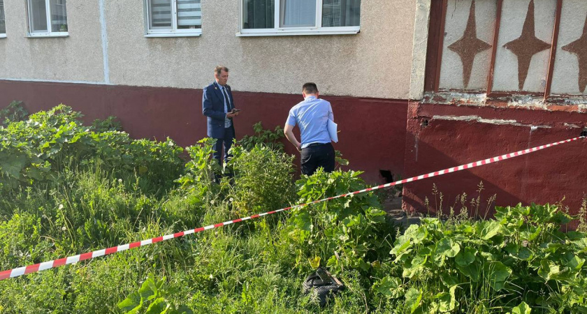 Прокуратура Новочебоксарска выясняет подробности падения ребенка из окна пятиэтажки