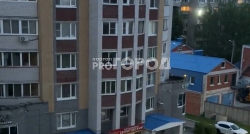 Фото к статье: Ночью в Чебоксарах загорелась квартира в десятиэтажке