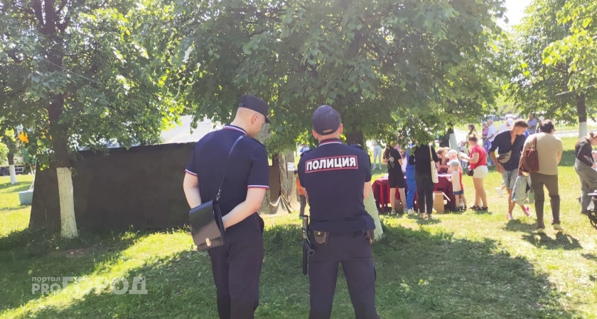 Фото к статье: В одном из городов Чувашии детям и родителям напомнили о "комендантском часе"