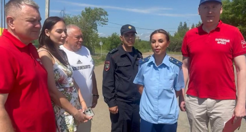 В Чебоксарах сотрудники прокуратуры, полиции и "Народного фронта" устроили проверку дорог и нашли нарушения
