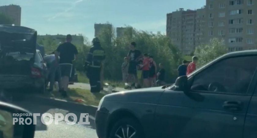 В Чебоксарах в микрорайоне Солнечном столкнулись три автомобиля