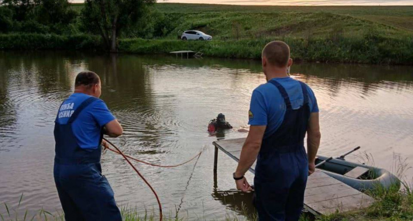 В Чувашии из водоема достали тело утонувшего мужчины