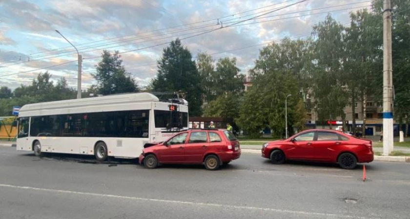 В ДТП, где подбили новый троллейбус № 62 в Новочебоксарске, пострадала женщина