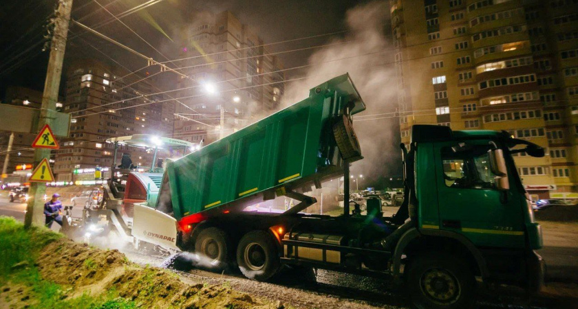 Дорожники ремонтируют чебоксарскую дорогу ночью и просят с пониманием отнестись к шуму
