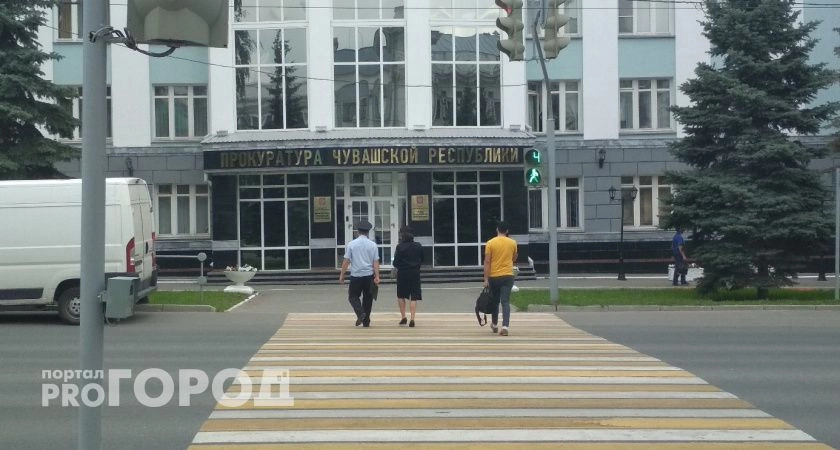 Фото к статье: Непонимающему жителю Чувашии подсунули документ о дарении квартиры, и он подписал