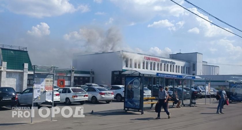 В Чебоксарах в одном из магазинов рядом с железнодорожным вокзалом произошел пожар