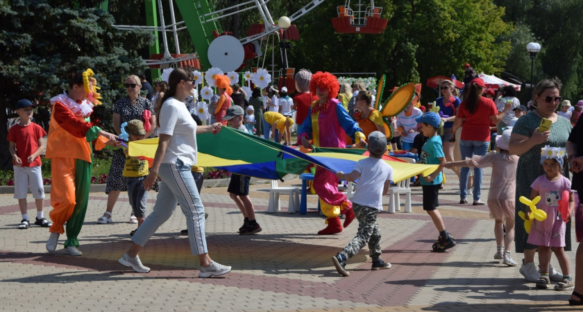 Парад, концерты и выставка: как отметят День семьи, любви и верности в Чебоксарах