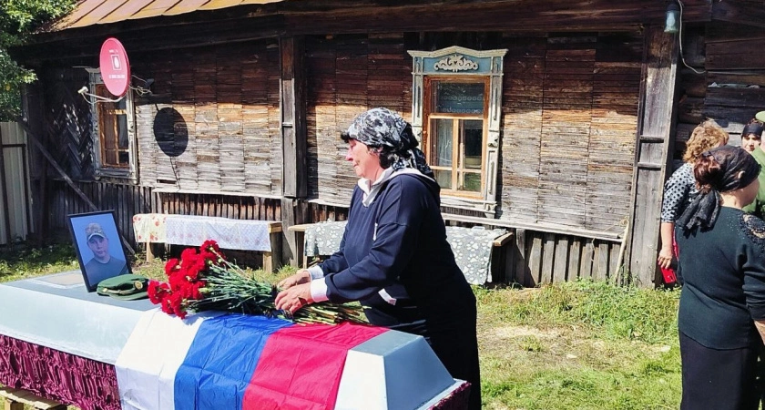Фото к статье: В Чувашии простились с 19-летним штурмовиком, погибшим на СВО