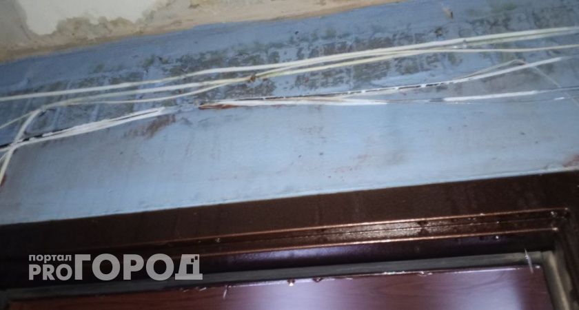 В Чебоксарах в доме на Тракторостроителей вода с крыши заливает проводку