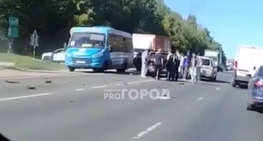 Фото к статье: В Чебоксарах на подъезде к городу произошло массовое ДТП