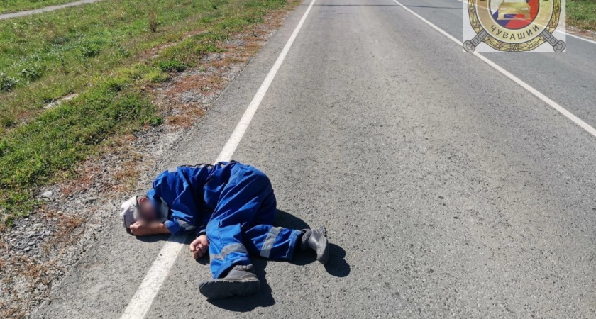 В Марпосадском районе полицейские обнаружили лежачего мужчину на дороге