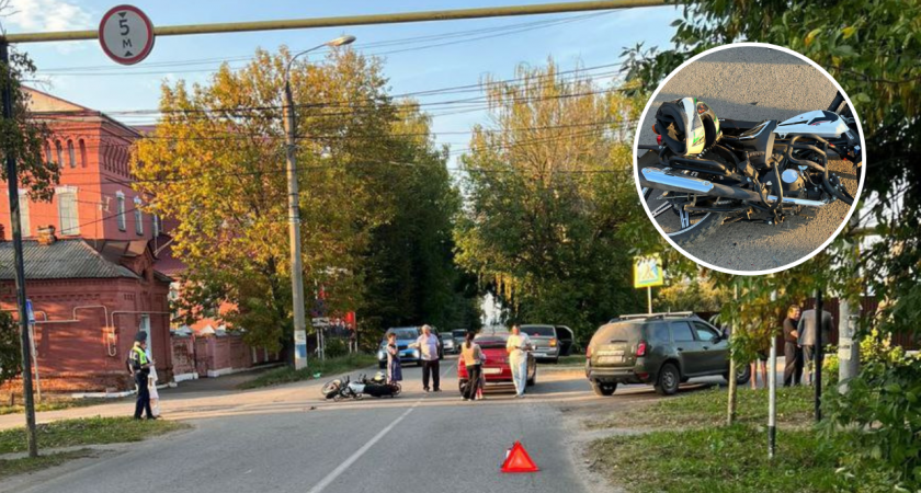 Восьмиклассник на мопеде попал в ДТП с автоледи на красной легковушке в Алатыре