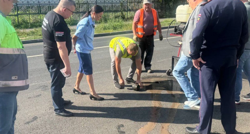 Фото к статье: Прокуратура, ГАИ, администрация и активисты "Народного фронта" вышли на проверку чебоксарских дорог