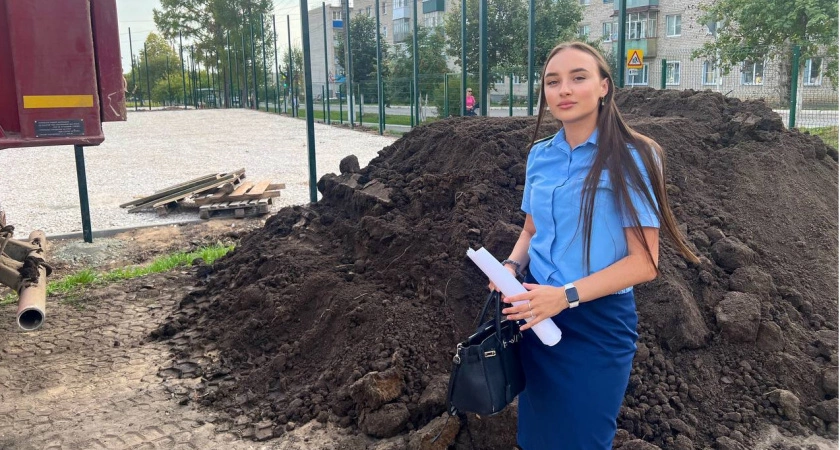 Фото к статье: В Чувашии проверили сельскую школу, где подрядчик не успевал привести территорию в порядок