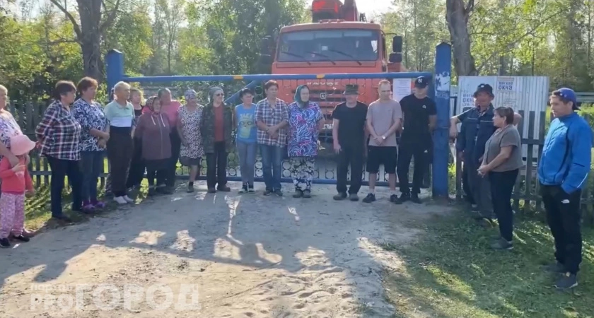 Фото к статье: Жители Моргаушского района устроили бунт из-за строительства сотовой вышки: "Деревня вымирает"