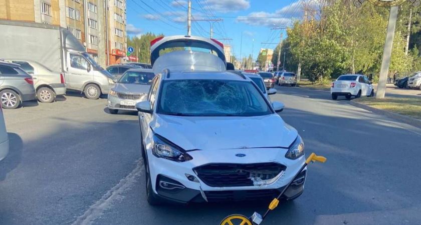 В Чебоксарах столкнулись питбайк и Ford Focus