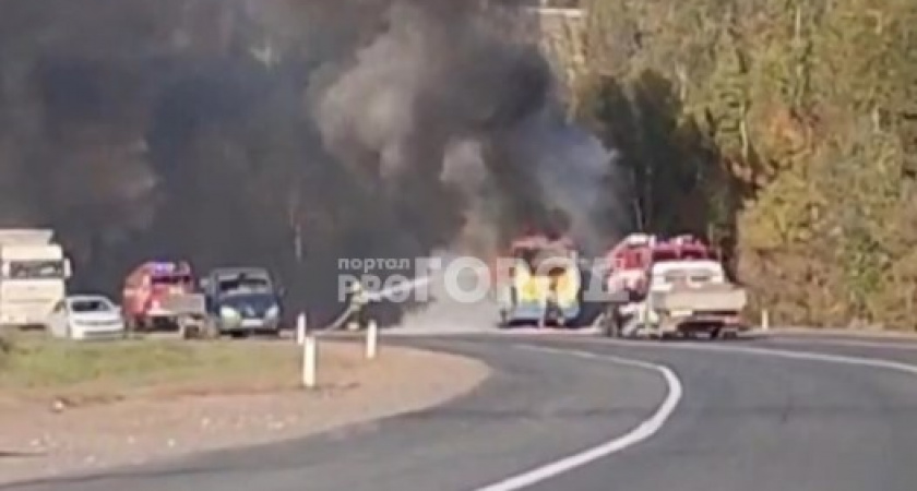 В Чувашии на трассе сгорел пассажирский автобус