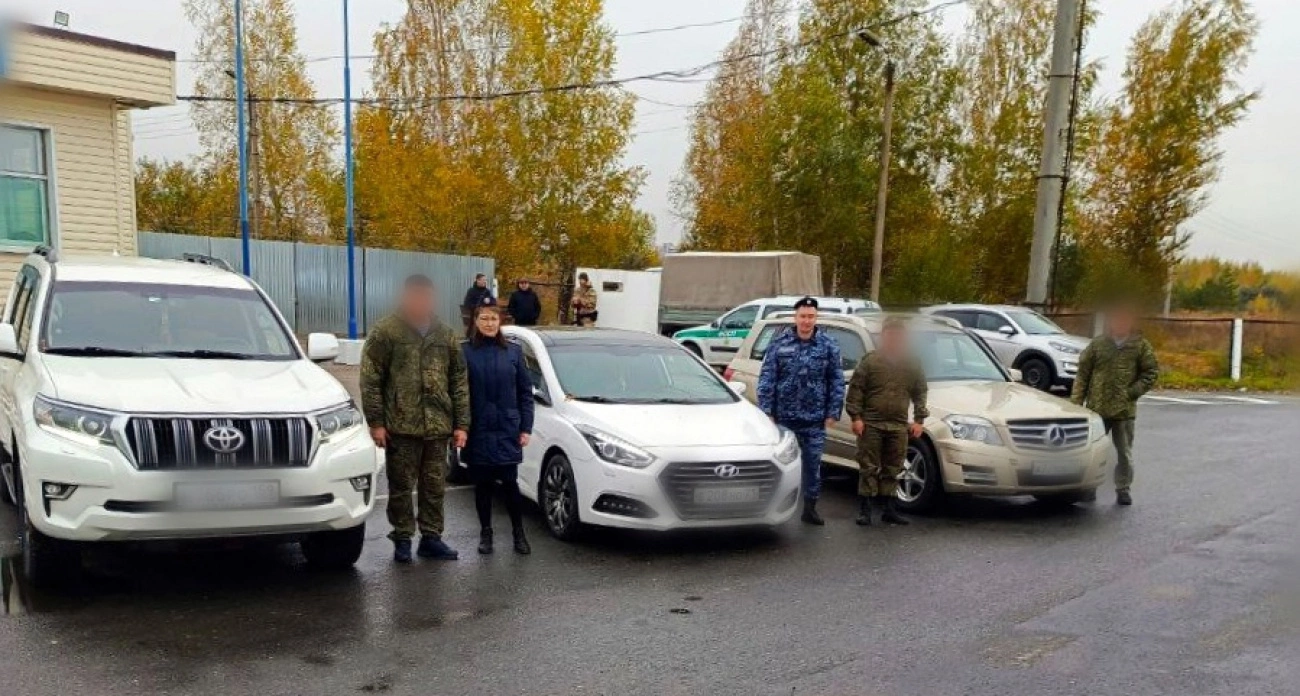 Фото к статье: Четыре конфискованные у должников иномарки отправили в зону СВО из Чувашии