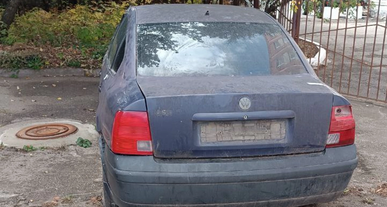 Фото к статье: Увезли на эвакуаторе и продали за копейки: как у чебоксарца с парковки исчез немецкий автомобиль