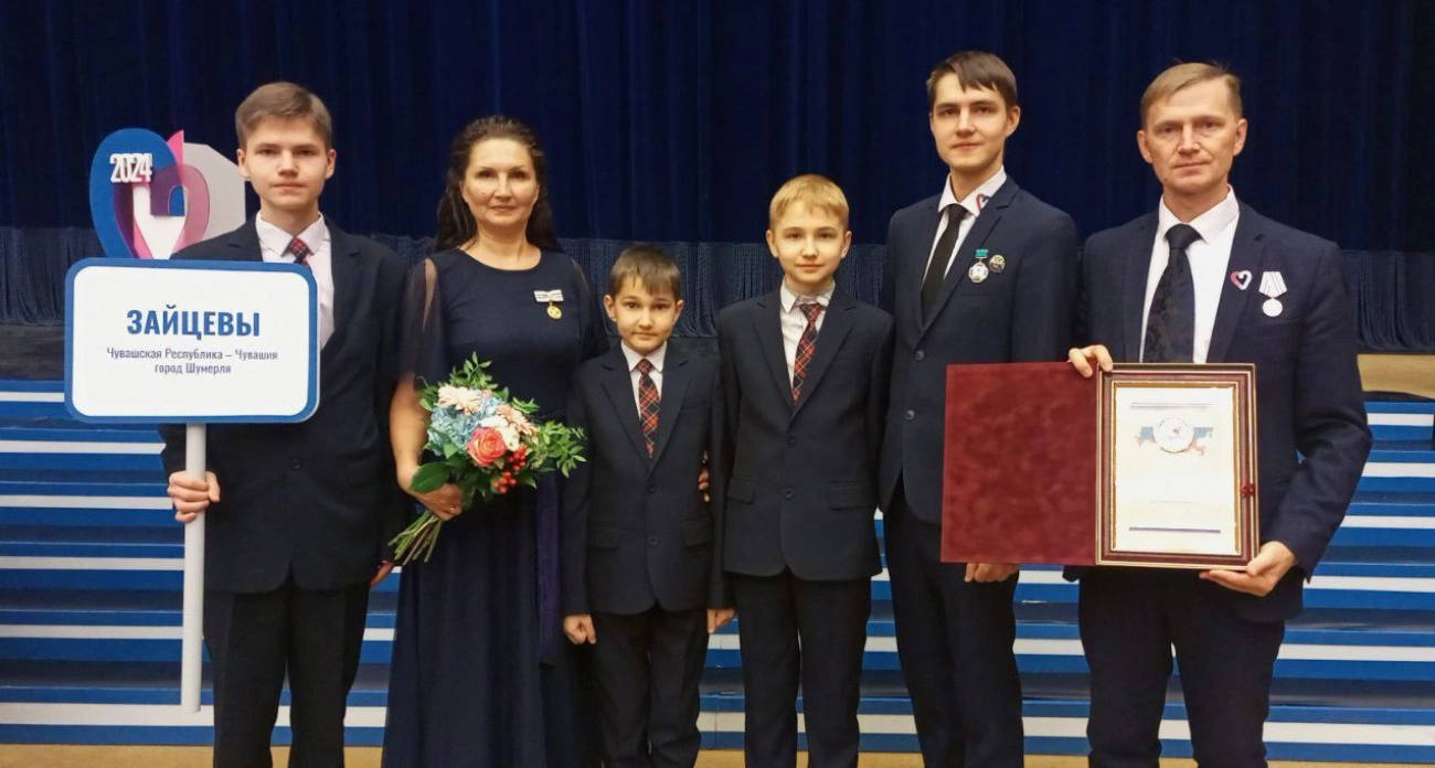 Фото к статье: Многодетную семью из Чувашии признали одной из лучших в стране
