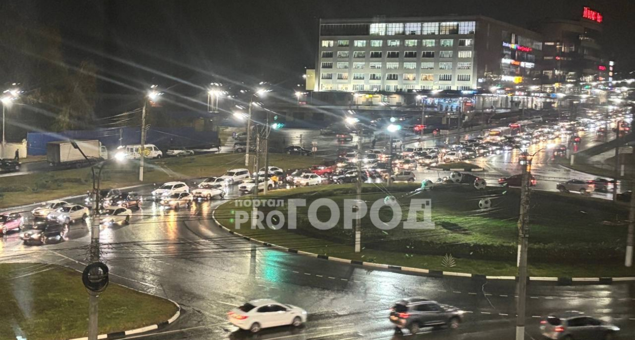 Чебоксарские дороги встали в десятибалльной пробке