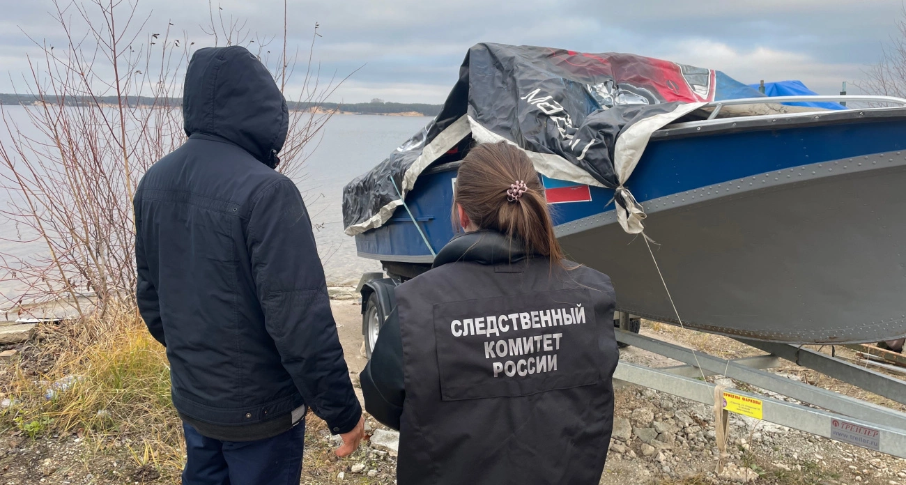 Фото к статье: В Чебоксарском районе мужчина вывалился из лодки и пострадал от винта мотора