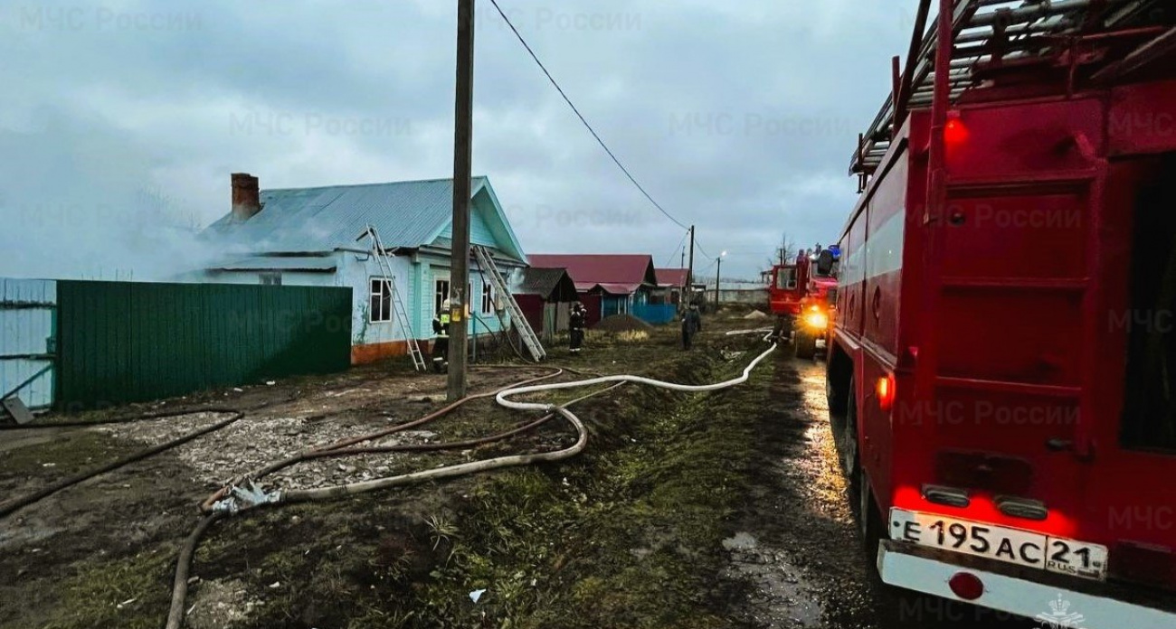 В Чебоксарском районе мужчина пострадал при пожаре: его увезли в больницу