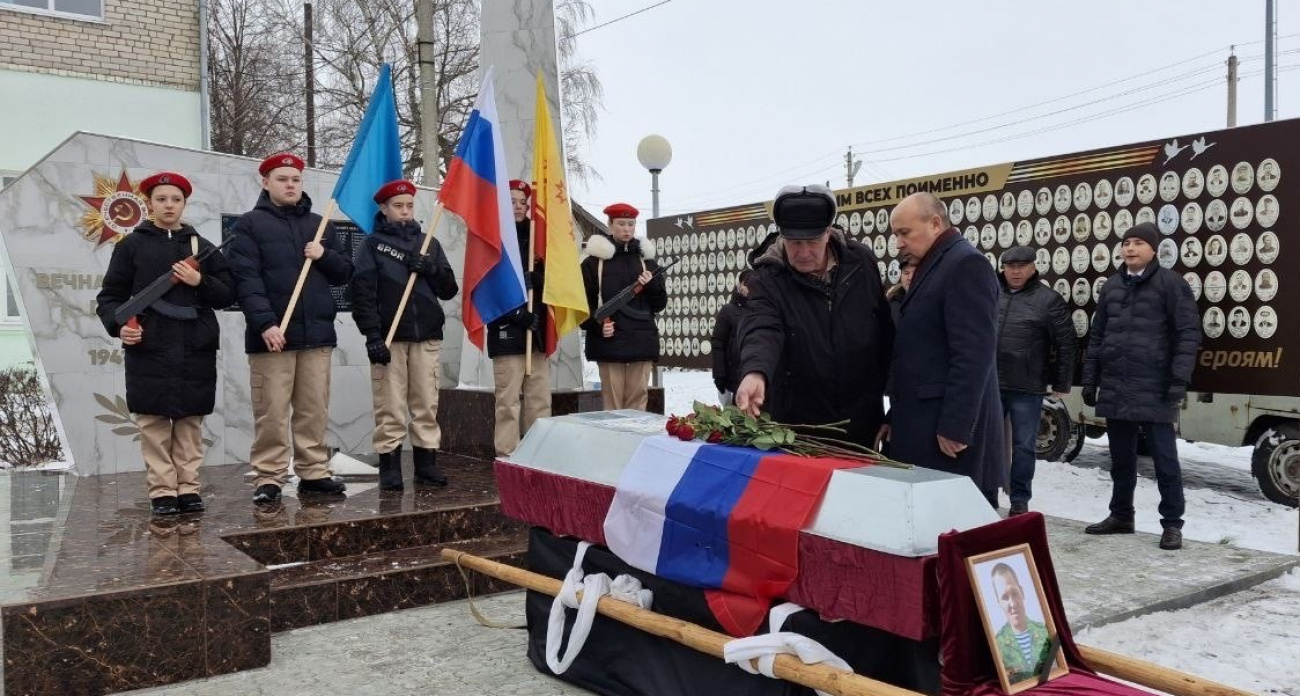 В Батыревском районе простились с земляком, жизнь которого оборвалась в ходе СВО