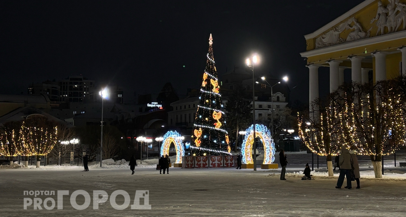 Новогодние огни зажглись в Чебоксарах: как украсили город к празднику 