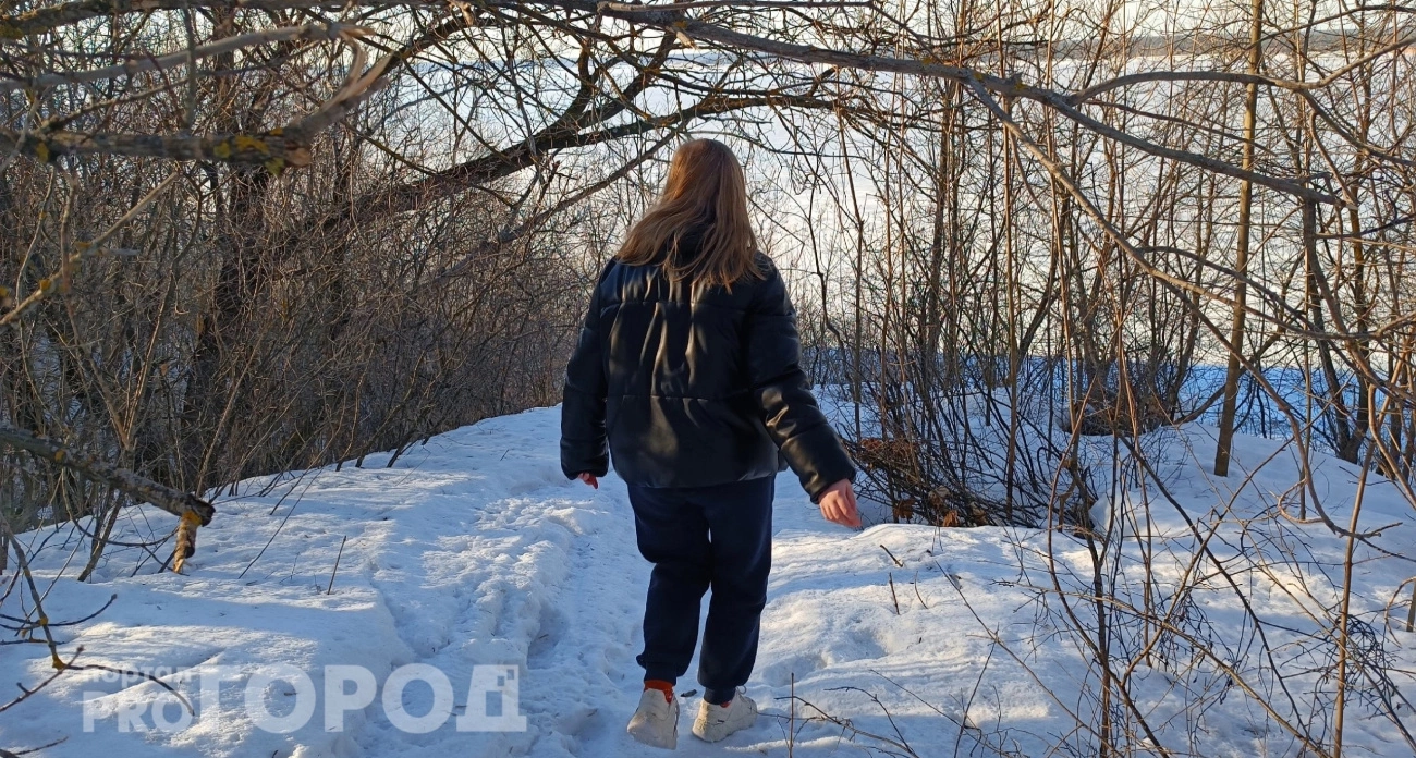 Фото к статье: В Чебоксарском районе женщина свалилась в овраг и не смогла вылезти